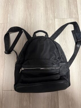 Kenneth Cole Backpack - Front Zipper Doesn’t Work